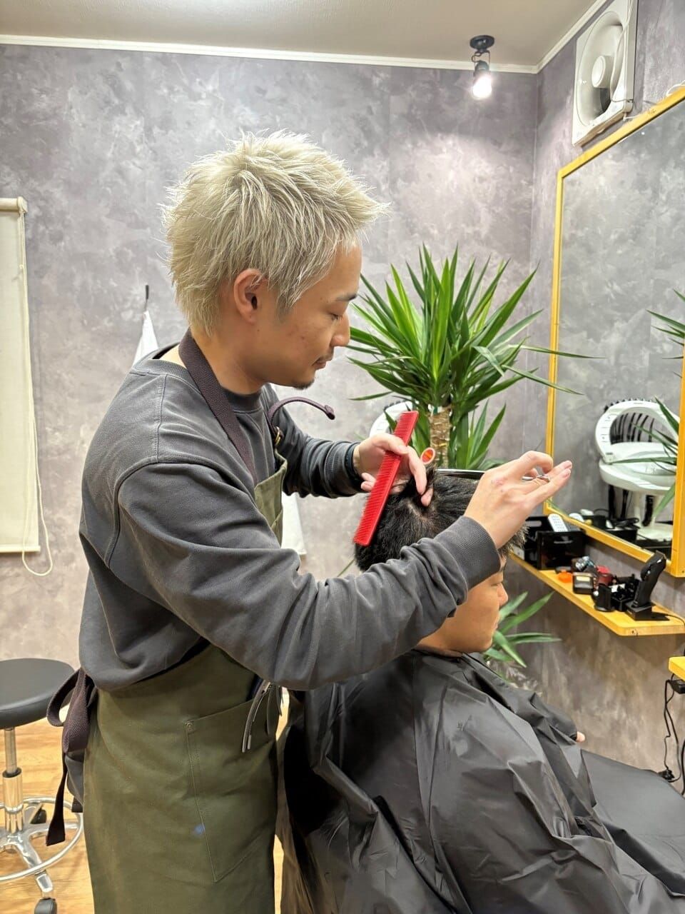 施術中のオーナー